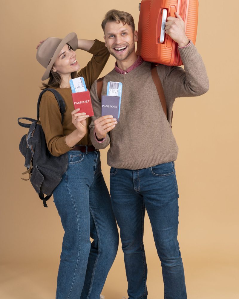 smiley-couple-ready-traveling-with-luggage